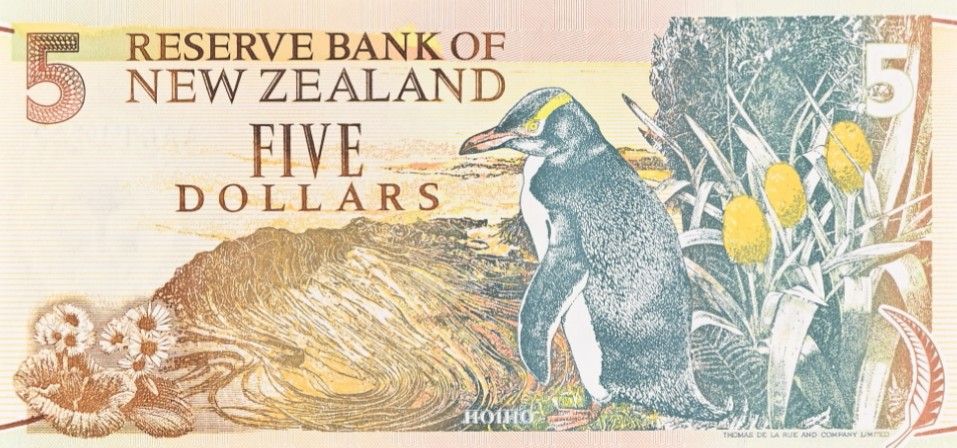 НОВАЯ ЗЕЛАНДИЯ 5 ДОЛЛАРОВ (PMG-GRADE 65) 4